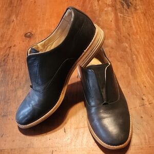 Clarks Artisan Black Leather Oxfords